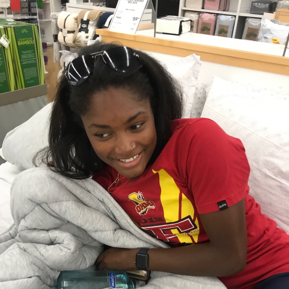 Meet your Posher, Ceana